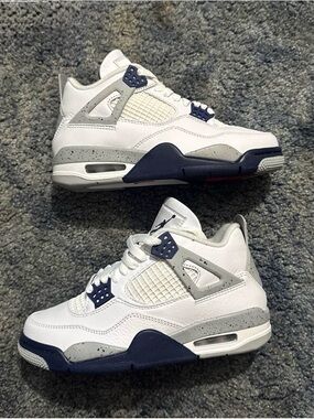 Air Jordan Retro 4 Midnight Navy Sneakers